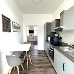 Am Harz Mit Kueche, Balkon, Waschmaschine, Parkplatz Mit Wallbox Appartement Ballenstedt